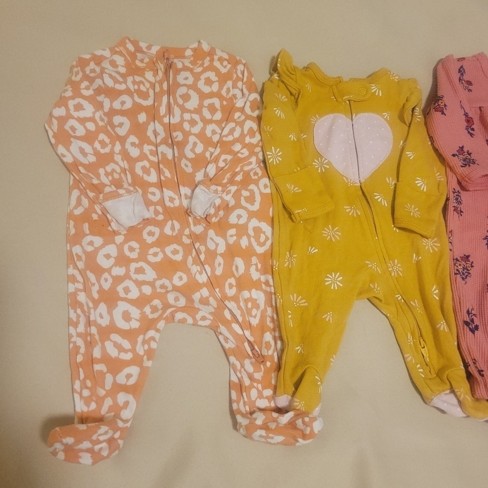 0/3 Month Bundle Of 3 Footies Onesies - Carter's & Old Navy - EUC - Picture 2 of 6